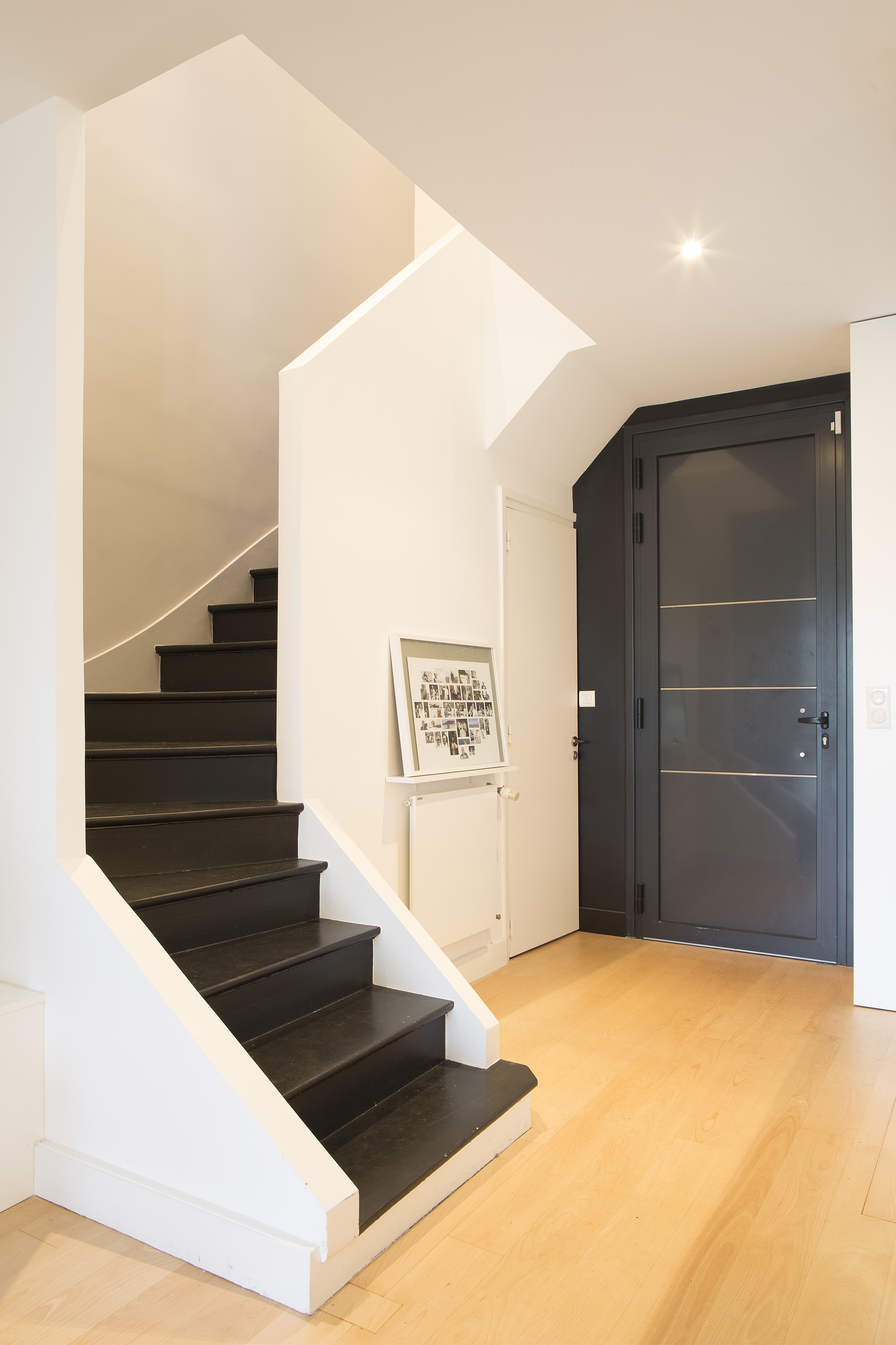 Esaclier minimal blanc noir - Projet Rosier - Florian Godineau - Architecte d'Intérieur Paris